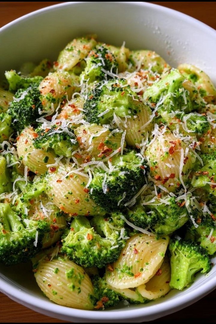 Light and healthy broccoli pasta image 2